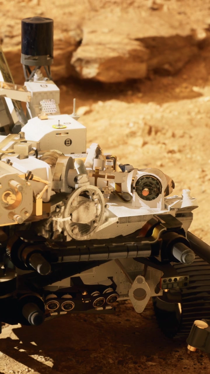 Rover marziano esplora il terreno roccioso sulla superficie del pianeta rosso