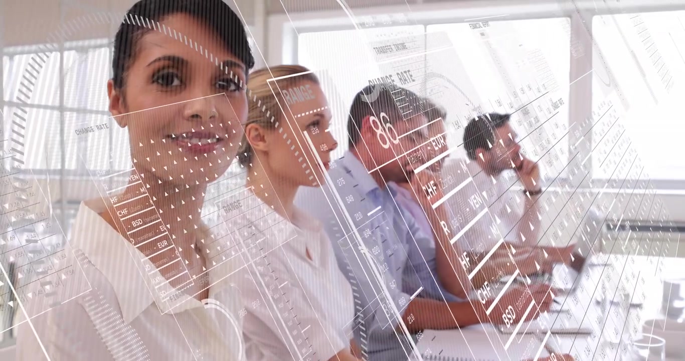 Equipe de negócios iniciando reunião para análise, fazendo anotações enquanto gráficos financeiros animados flutuam