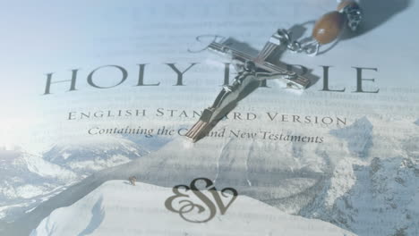 la santa biblia y el crucifijo