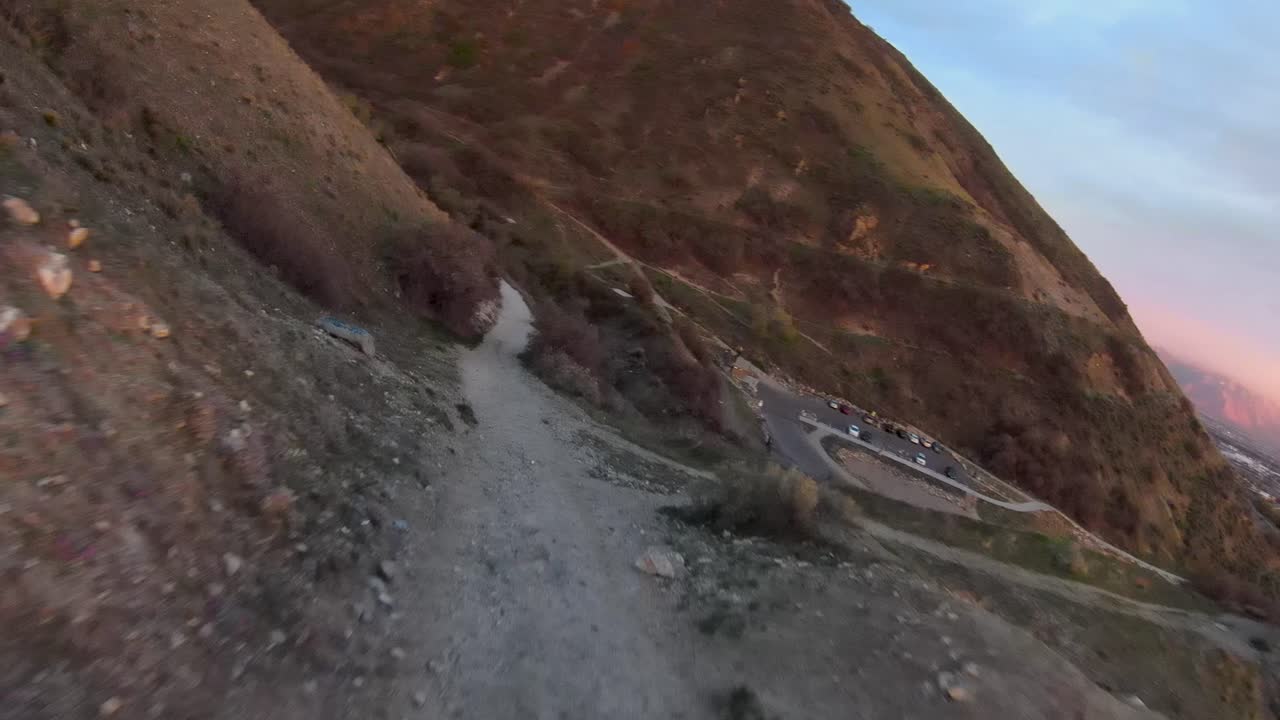 воздушный вид каменного каньона в прово, штат юта.