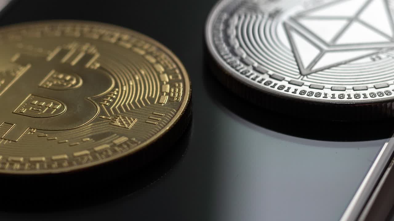 criptomoneda bitcoin ethereum smartphone enfoque selectivo