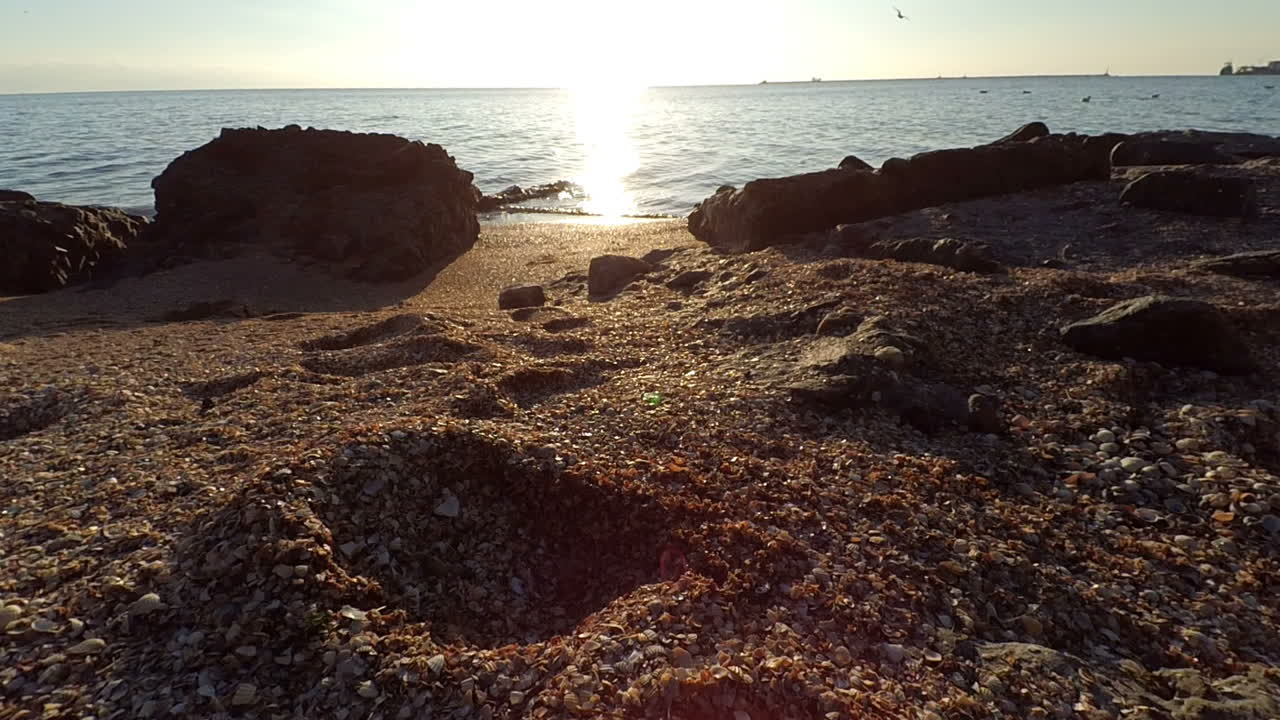 Praia e mar. Fotografia ao pôr do sol
