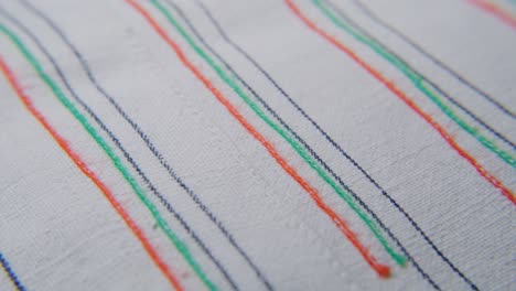 tomada de cerca de tejido textil multicolor