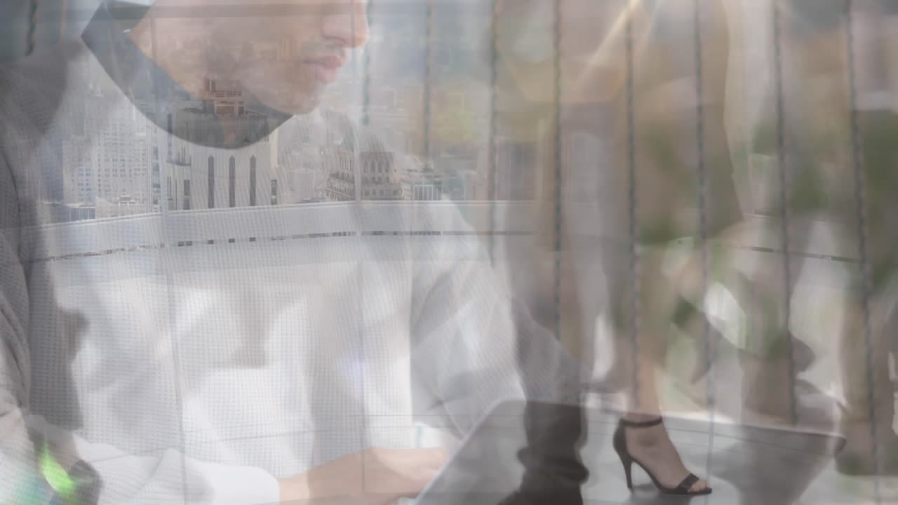 현대 건물 에서  ⁇ 고 있는 통근자 들 을 가속화 시켜 노트북 에서 일 하는 사람 의 애니메이션