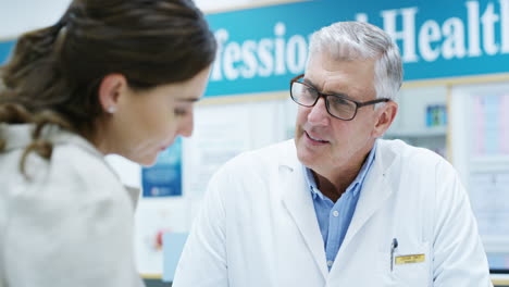 consulta con el médico y el paciente
