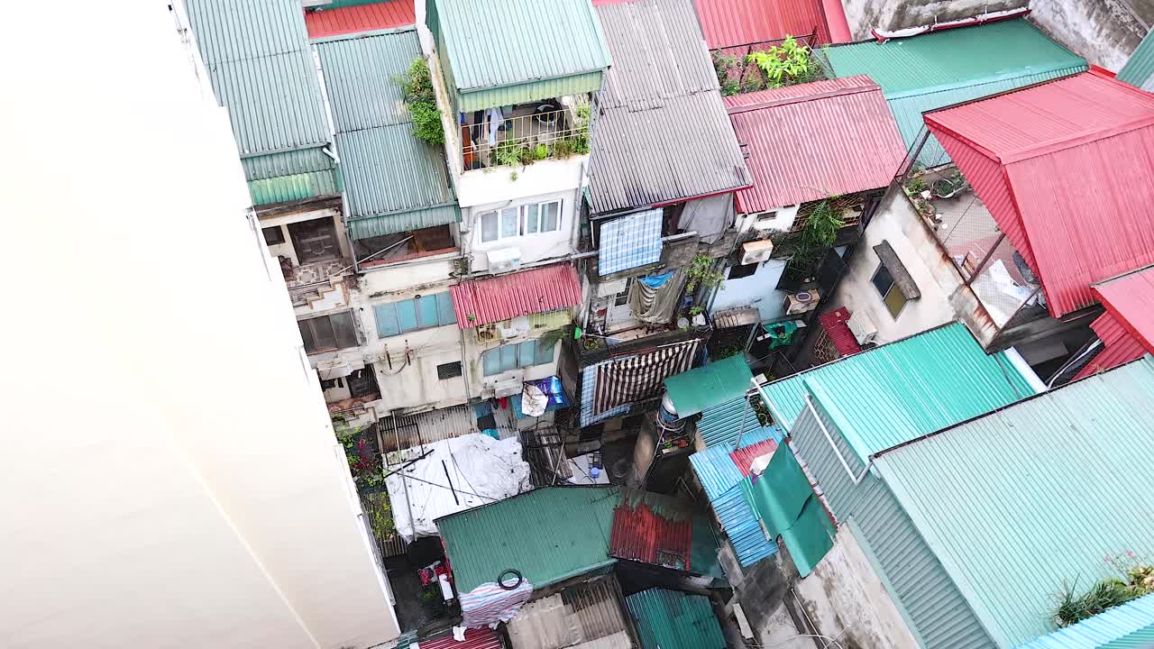 밀집 한 도시 지역 의 다채로운 지붕