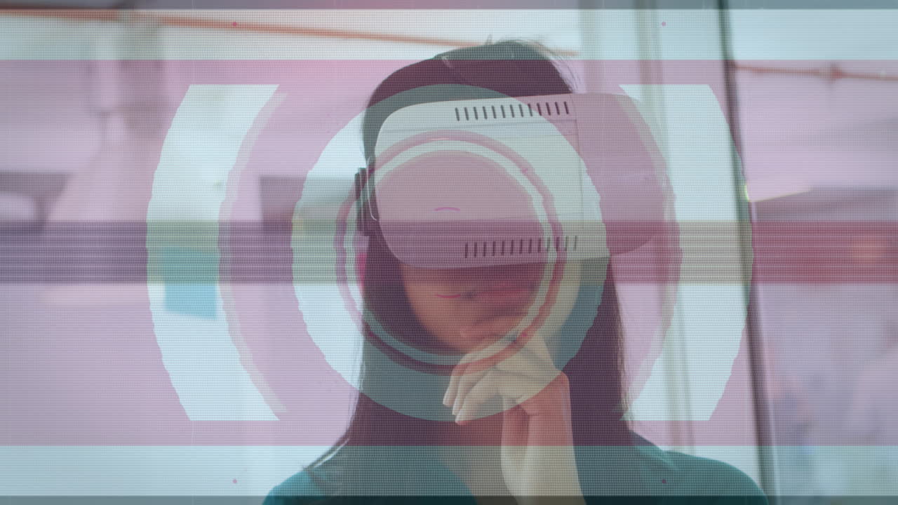 animación del escaneo del alcance y el procesamiento de datos sobre la mujer que usa auriculares vr