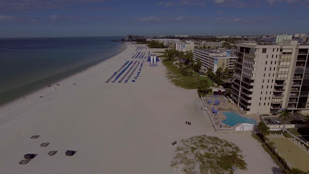 video de dron de 4k del tobogán de agua en el resort tradewinds en el golfo de méxico en st