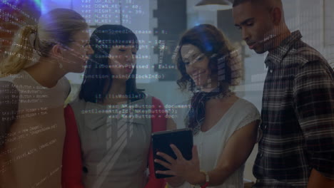procesamiento de datos contra colegas de oficina que usan tabletas digitales