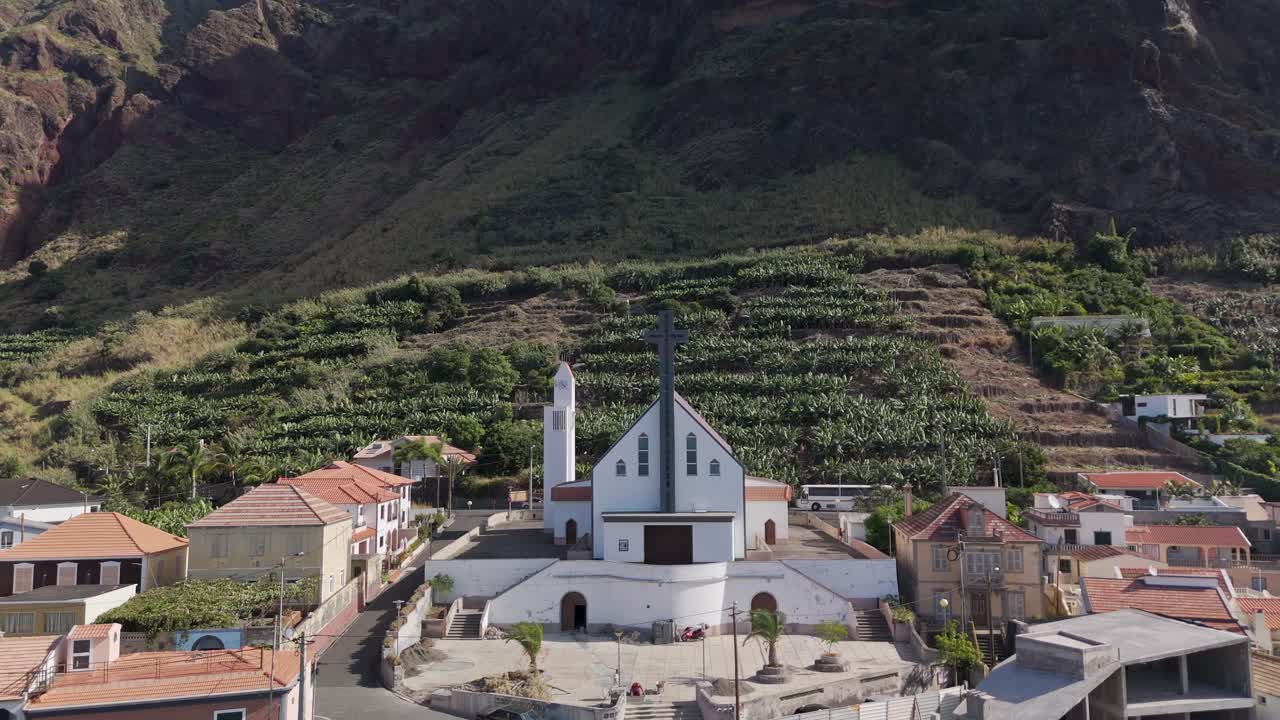 iglesia parroquial de santo amaro, monumento histórico y atracción turística, madeira