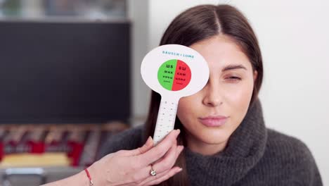 girl-with-poor-eyesight-in-optometrist