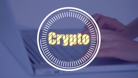 texto criptográfico sobre escáner redondo contra el acercamiento de las manos de la persona que usa la computadora