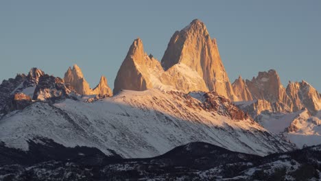 Pan-left-to-right-of-Mount-Fitz-Roy-in-warm-afternoon-light,-Patagonia,-Argentina