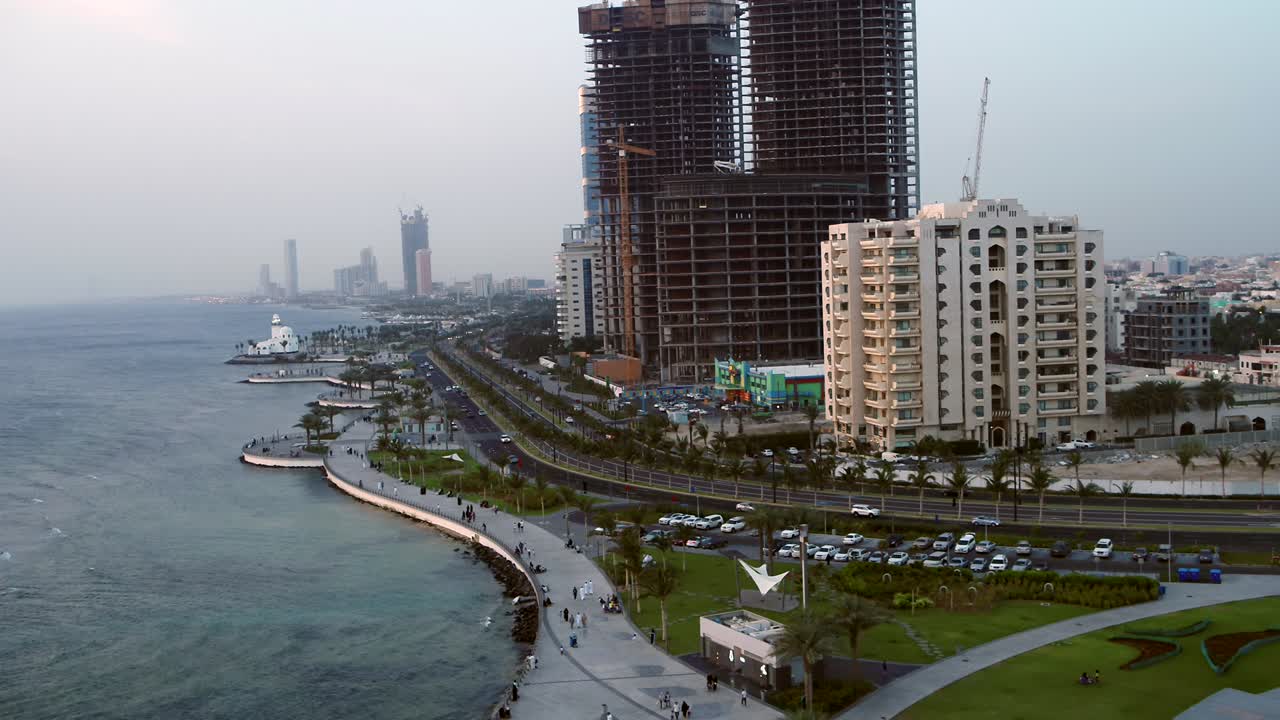 tomada de un avión no tripulado de la zona de corniche de la costa de jeddah