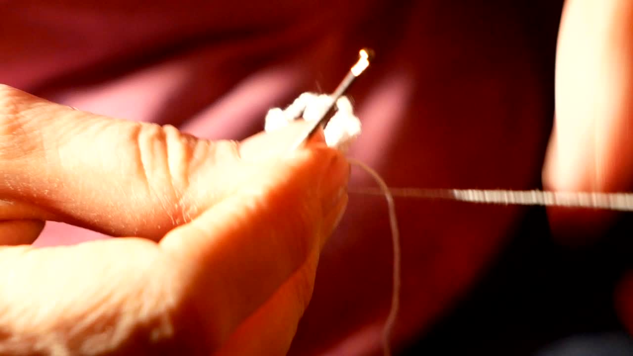 손으로 매는 세부 사항