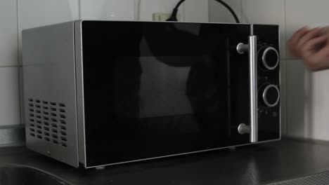 setting wattage on microwave to 700w - wideshot