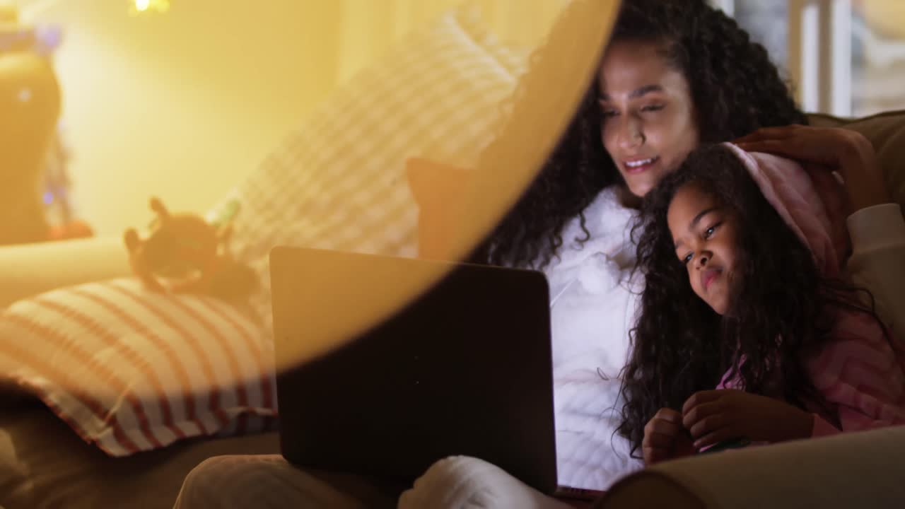 familia en casa en la época de navidad