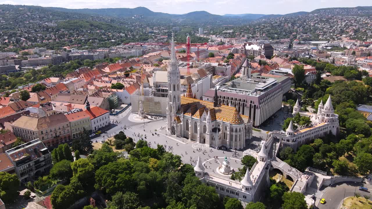 vista aérea de la iglesia de matías en el distrito del castillo de buda