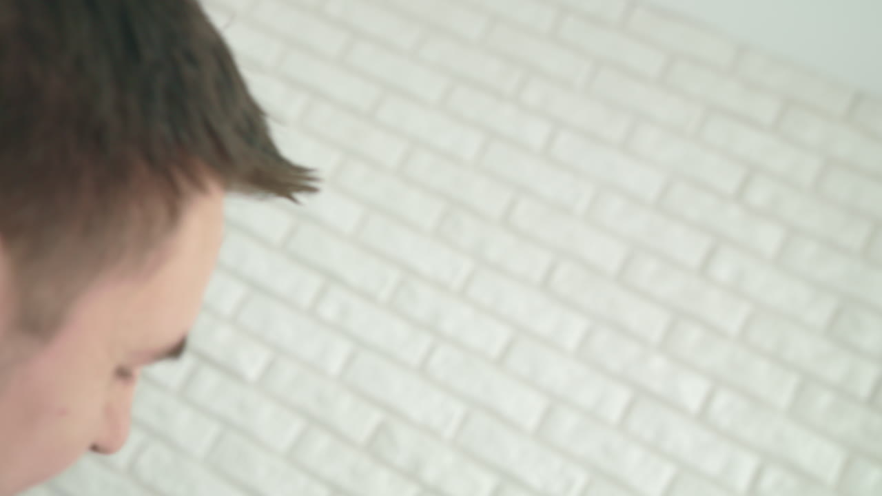 아버지 손에 행복한 아기를 고 있는 아버지. 행복한 아이의 초상화