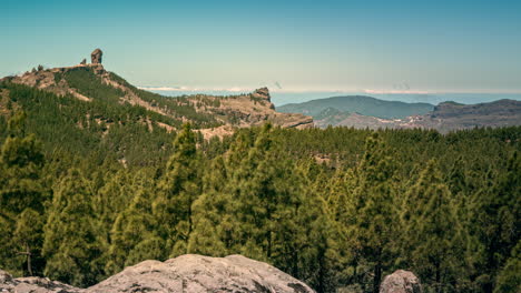 Zeitraffer-An-Einem-Schönen-Sommertag-Auf-Gran-Canaria-Mit-Panoramablick-Auf-Den-Berühmten-Berg-Roque-Nublo