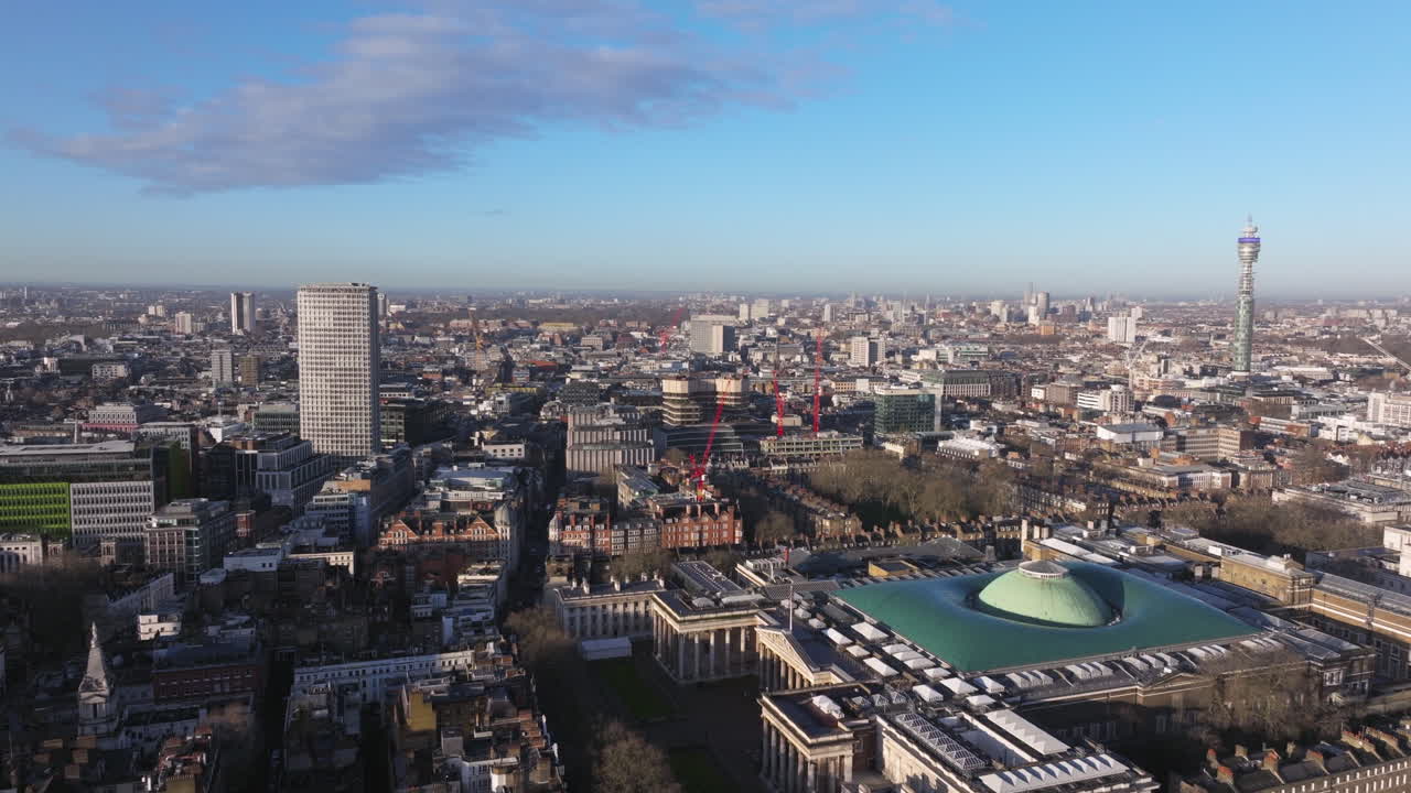 Ripresa aerea sul British Museum verso Fitzrovia.