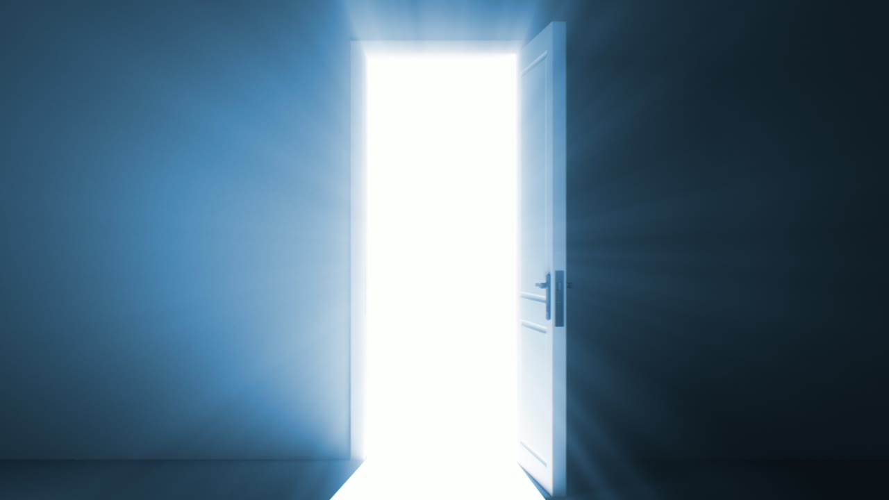 la puerta se abre a una luz brillante. la cámara se mueve hacia la luz. del concepto oscuro a la luz. animación 3d con canal alfa.