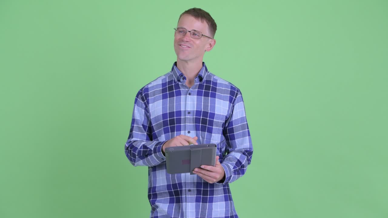 Portrait of hipster man wearing eyeglasses