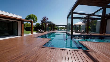 casa de la piscina de lujo moderna