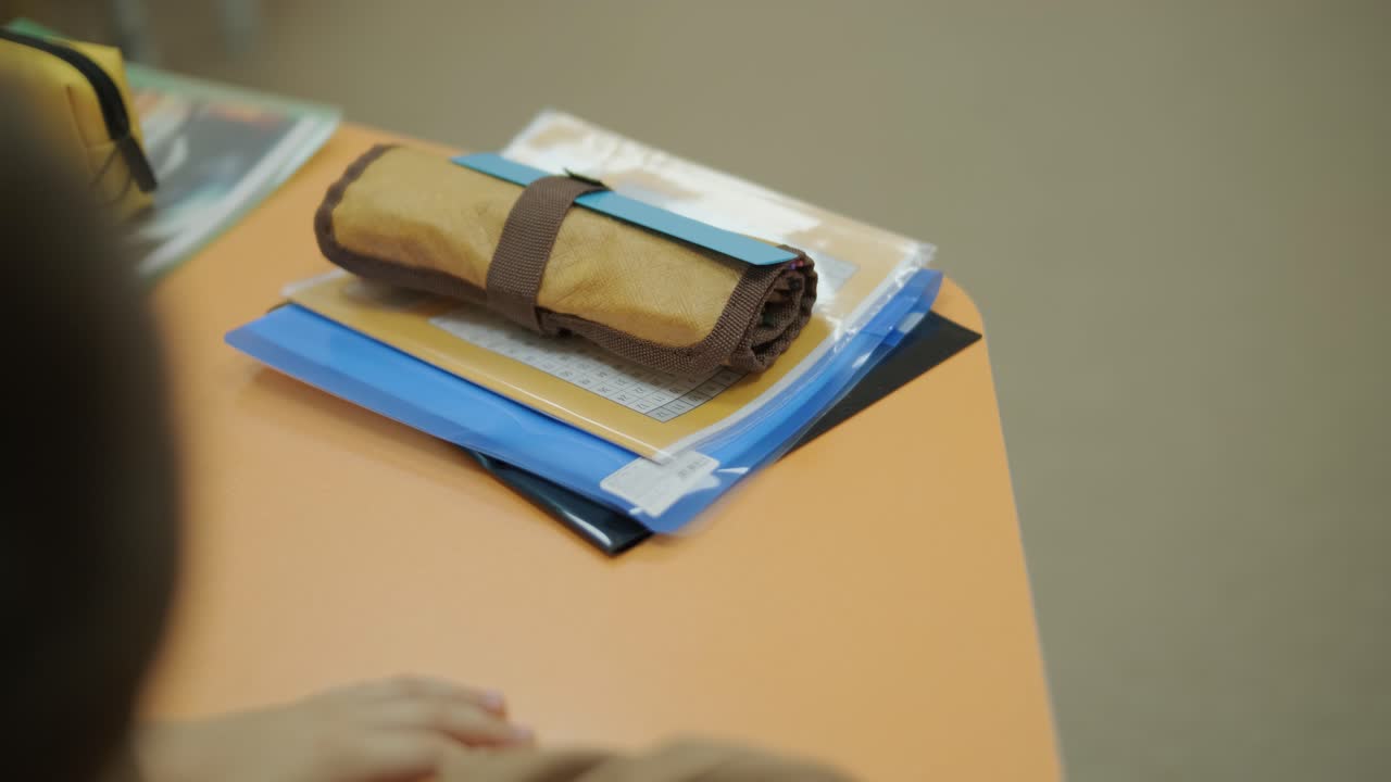 lección de preparación preescolar en el centro de aprendizaje