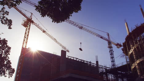 animación de iconos de medios sobre el sitio de construcción
