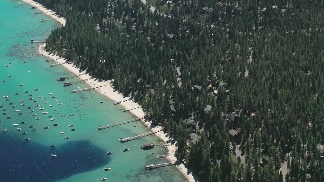 Esplora le rive e le attività del Lago Tahoe in Nevada e California
