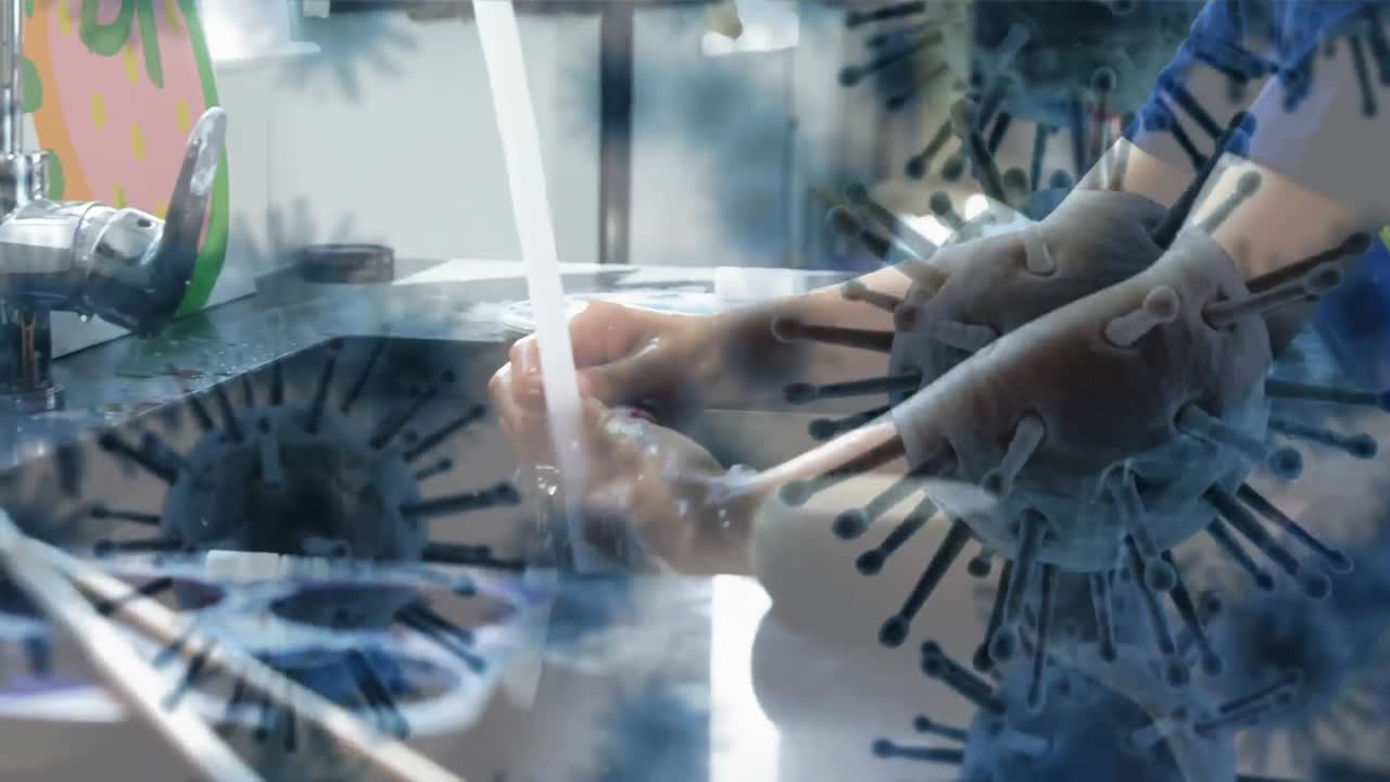 손을  ⁇ 는 아시아 소년 위에 퍼지는 거대 코로나바이러스 코로나19 세포의 애니메이션