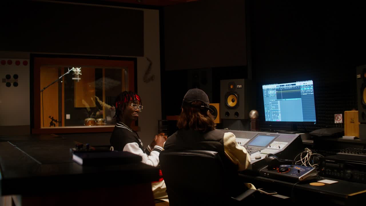 녹음 스튜디오에서 음악 제작 세션