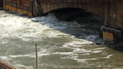 Evacuating-the-water-from-the-Miraflores-Locks-Chamber,-Panama-Canal