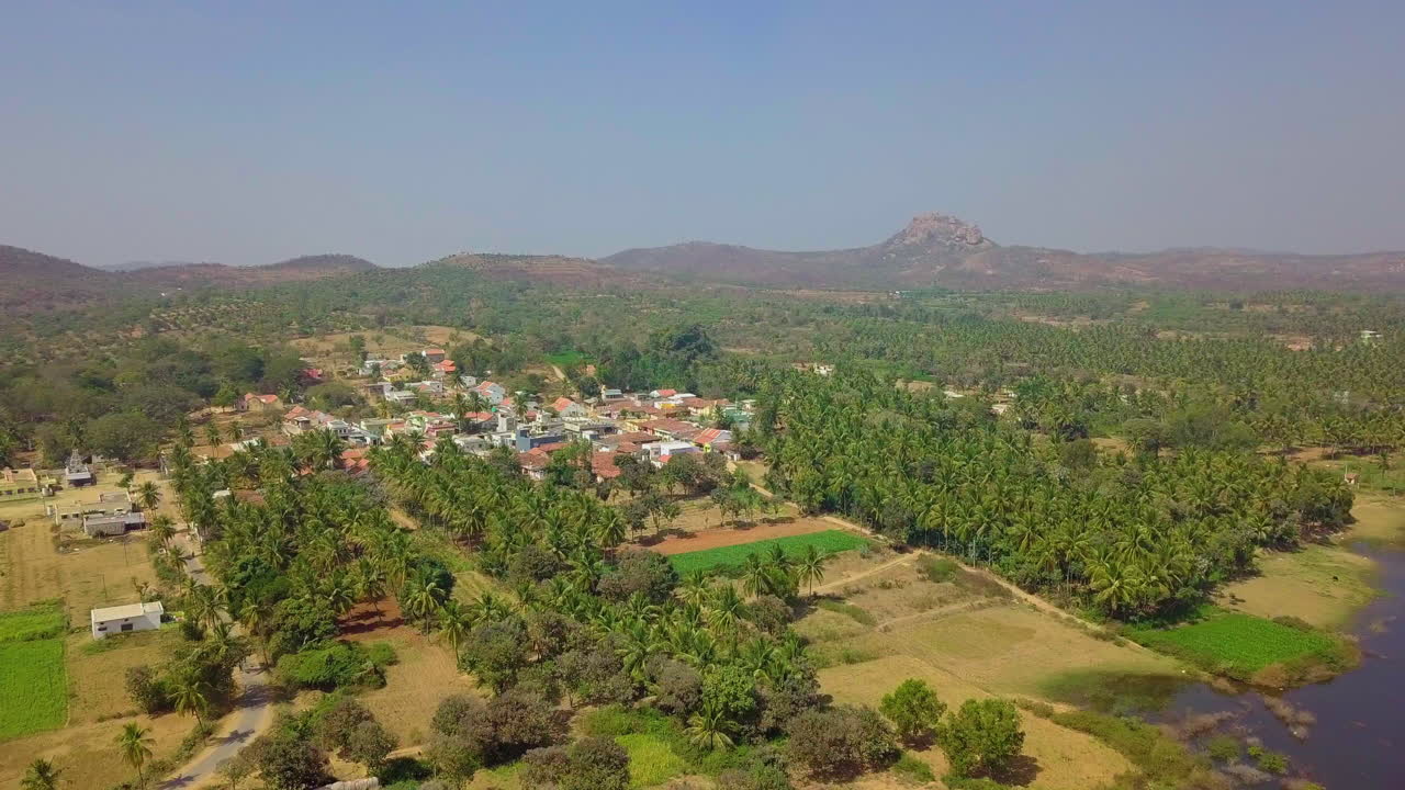 Vista aerea di un villaggio rurale nell'India del Sud