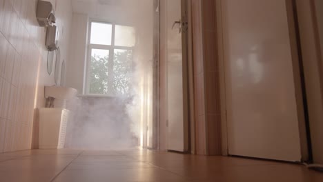 humo en el pasillo del baño