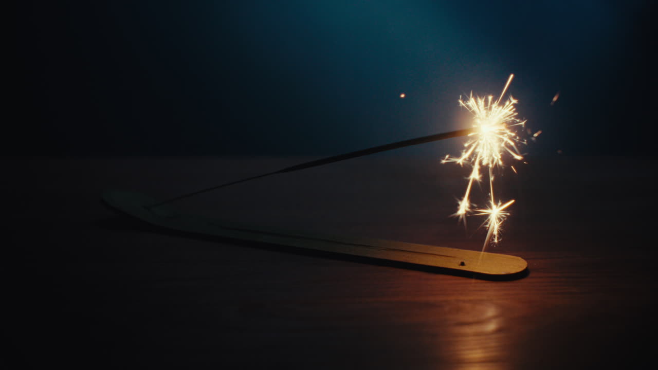 A sparkler burn in the dark room