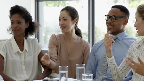 Businesspeople-smiling-and-shaking-hands-each-other-