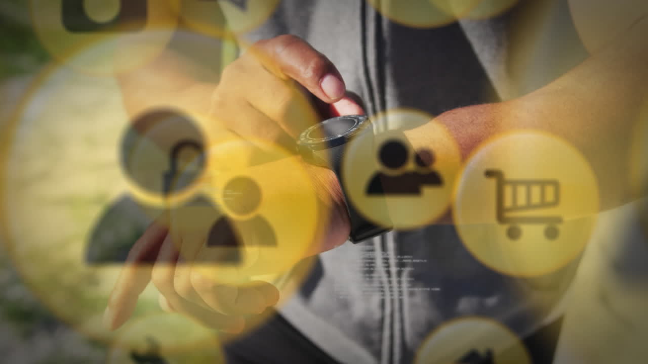 animación de iconos de los medios sobre un hombre afroamericano mayor que usa un reloj inteligente