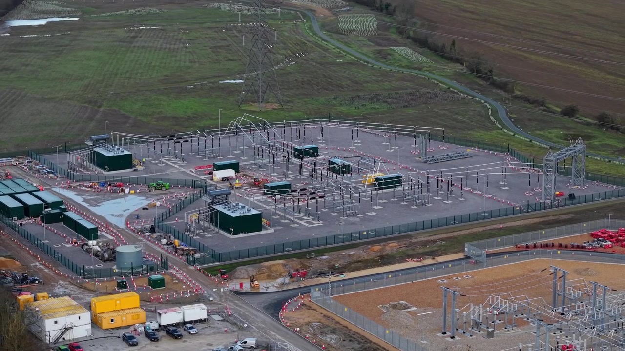 Vista aerea di un impianto all'avanguardia per la trasformazione di energia da 400kV a 132kV