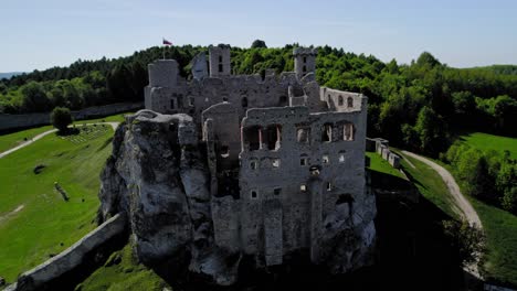 Castillo-De-Rocas-En-Polonia,-Europa.