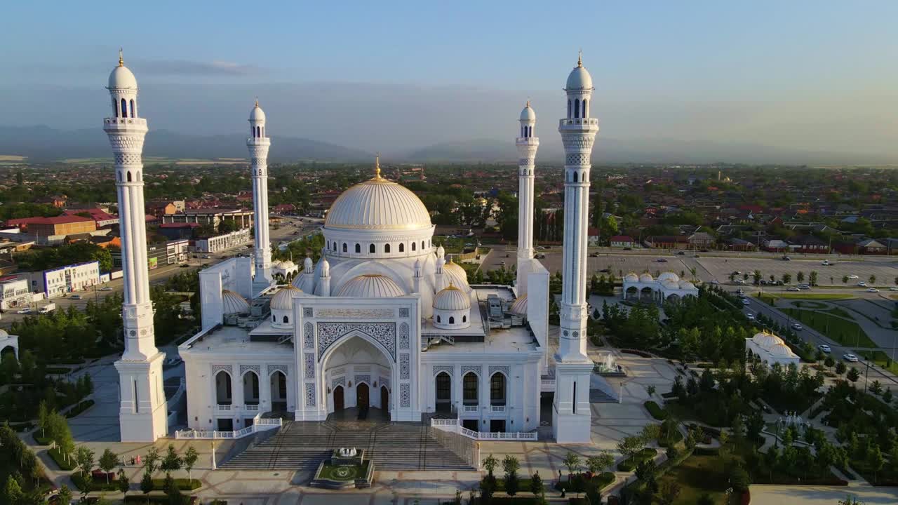мечеть гордость мусульман, названная в честь пророка мухаммеда в шали.