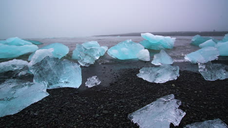 Eisberge-Am-Diamond-Beach-In-Island.