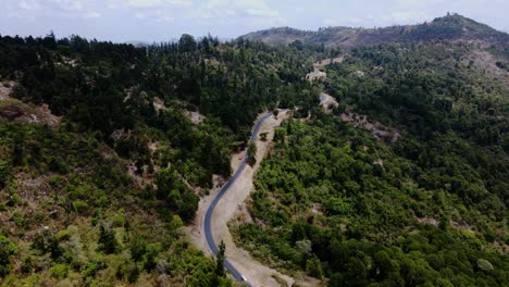 vista aérea de drones de las montañas west pokot chapalleria - kenia