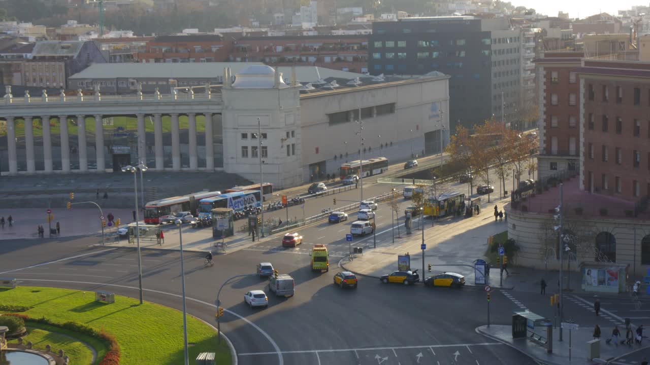 바르셀로나 해가 지는 빛 스페인의 트래픽 도로 4k