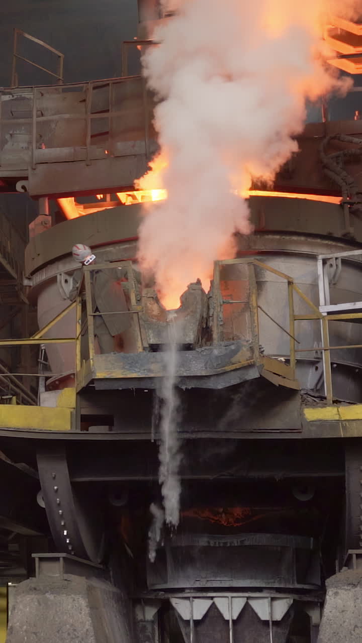 Steel Mill Operation: Molten Metal Pouring Process