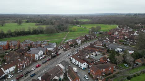 ripley village surrey, reino unido, retira el dron, aéreo, revela imágenes de 4k