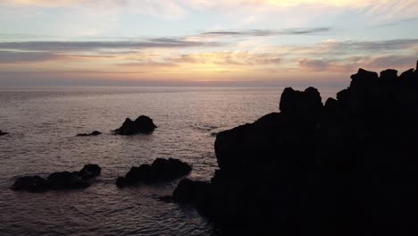 Puesta-De-Sol-De-Córcega-Con-Rocas-En-Primer-Plano