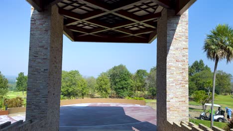 entrada moderna del campo de golf