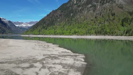 View-of-stunning-natural-beauty-of-Switzerland-from-Klontalersee-lake-shore